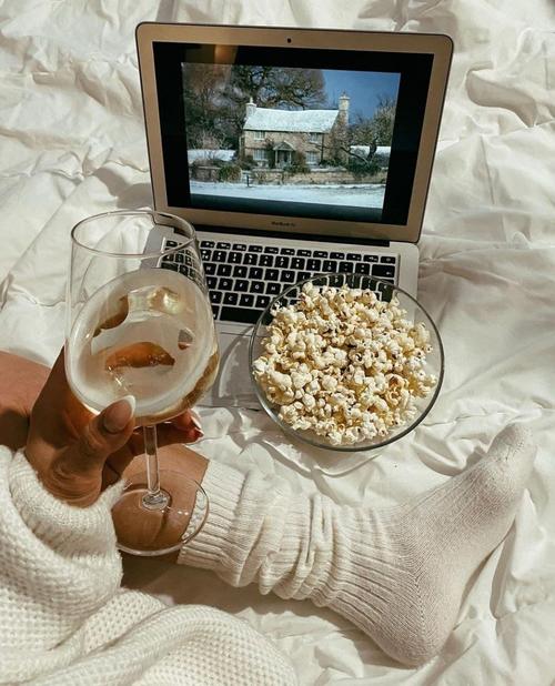 7 Enchanting Romantic Movies to Watch This Valentine’s Day