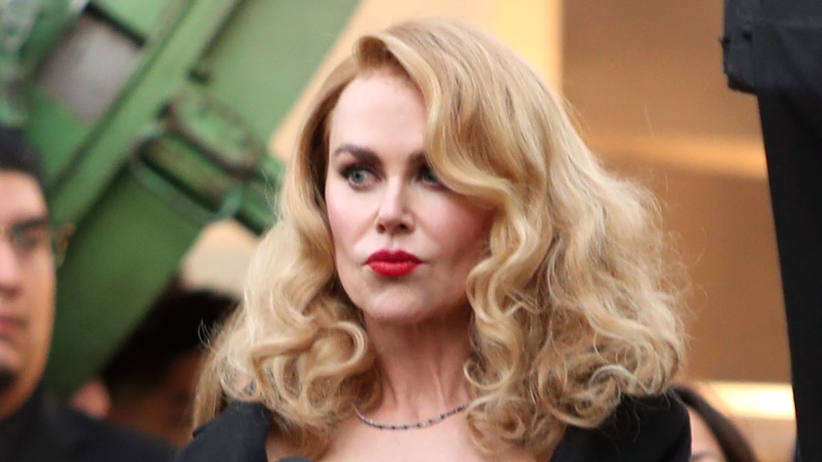 1df22ea1b0f6 nicole kidman vogue world 1
