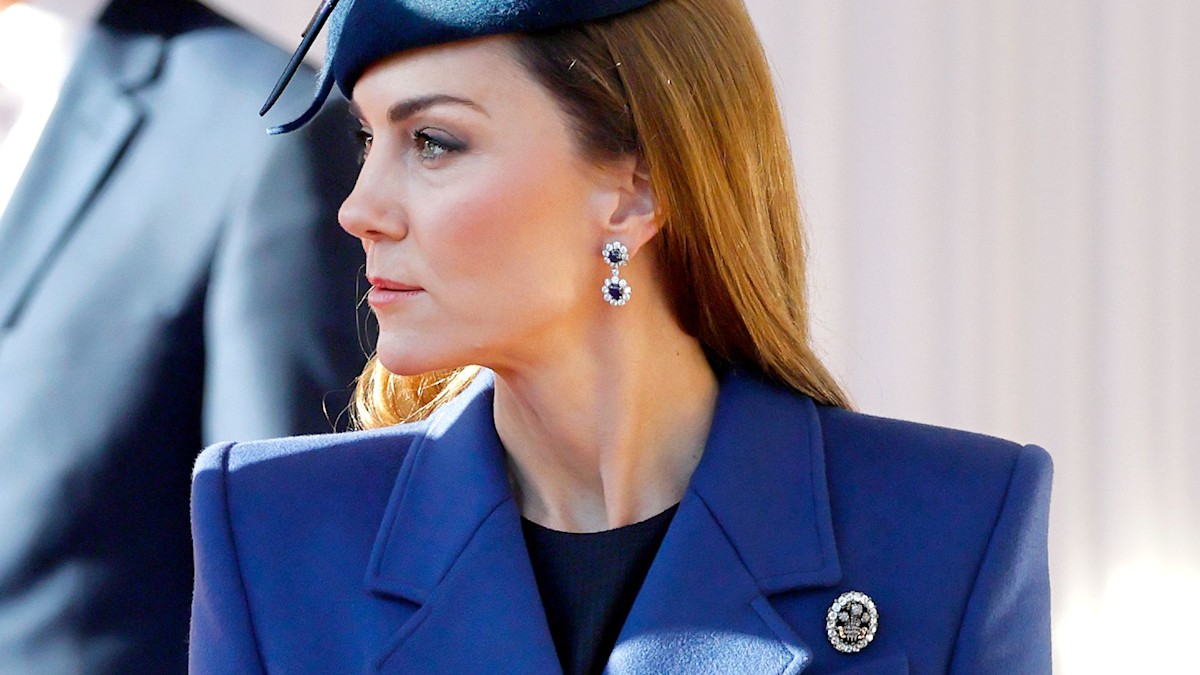 46aaf932045e kate middleton wearing diamond brooch earrings