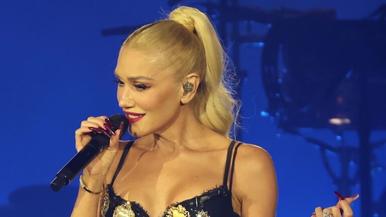 Gwen Stefani Rocks the Underwear-as-Outerwear Trend with a Sultry Lace Bra