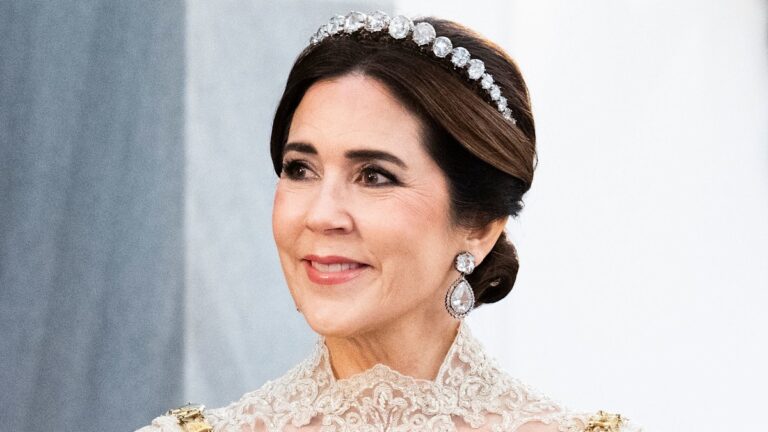 Queen Mary of Denmark Stuns in Recycled Tiara at 2026 New Year’s Gala