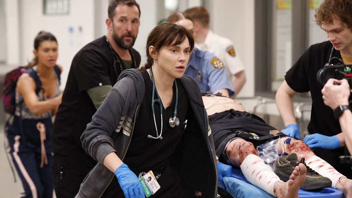 8eed236af44a noah wyle fiona dourif 1