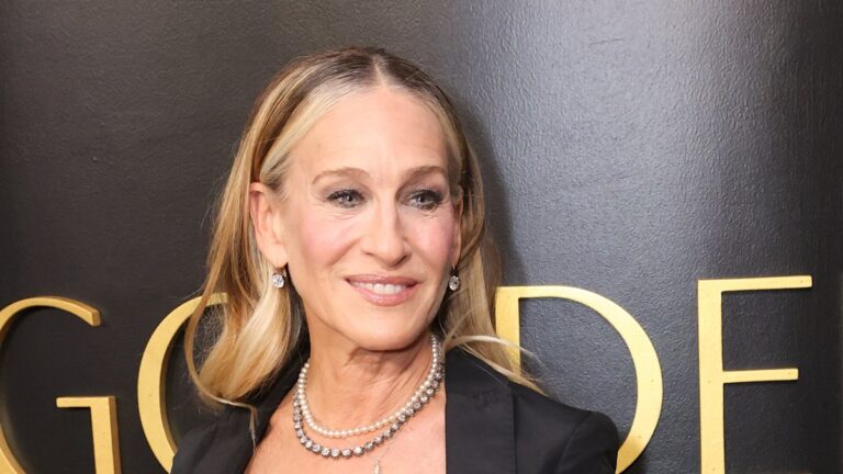 Sarah Jessica Parker’s Golden Globes Glam: A Stunning Transformation Revealed