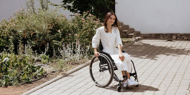 Life in Full Color: The Inspiring Journey of Daria, the Barista from Inclusive Cafes