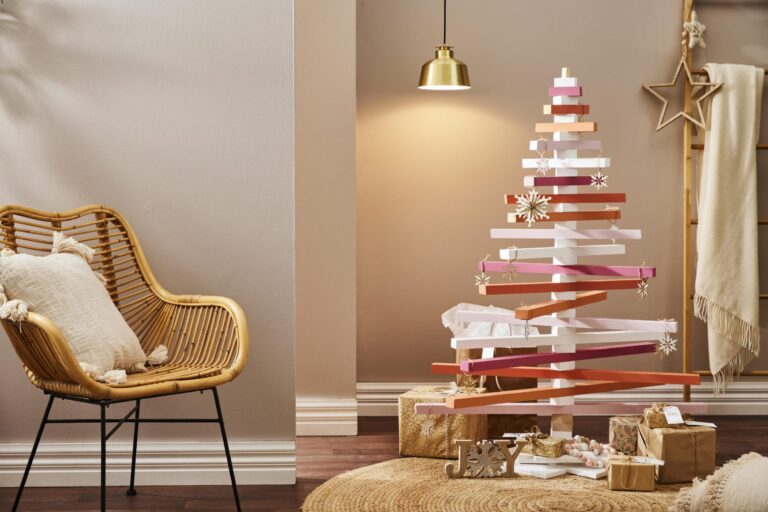 How to create a colourful Christmas tree