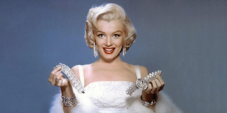 Fashion in the Fabulous 50s: A Decade of Glamour and Style