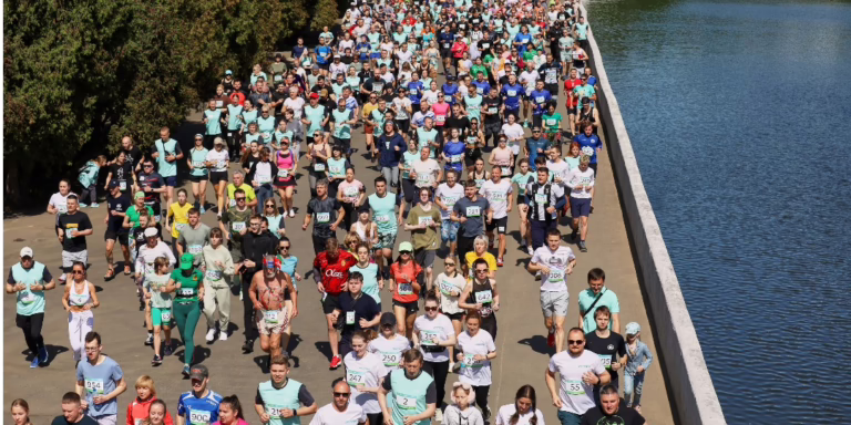 Green Marathon Triumph: 4200m in 13:24 and 20 New Squirrel Feeders