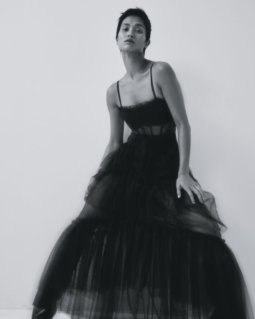 Sharina47421bw 1 819x1024 1