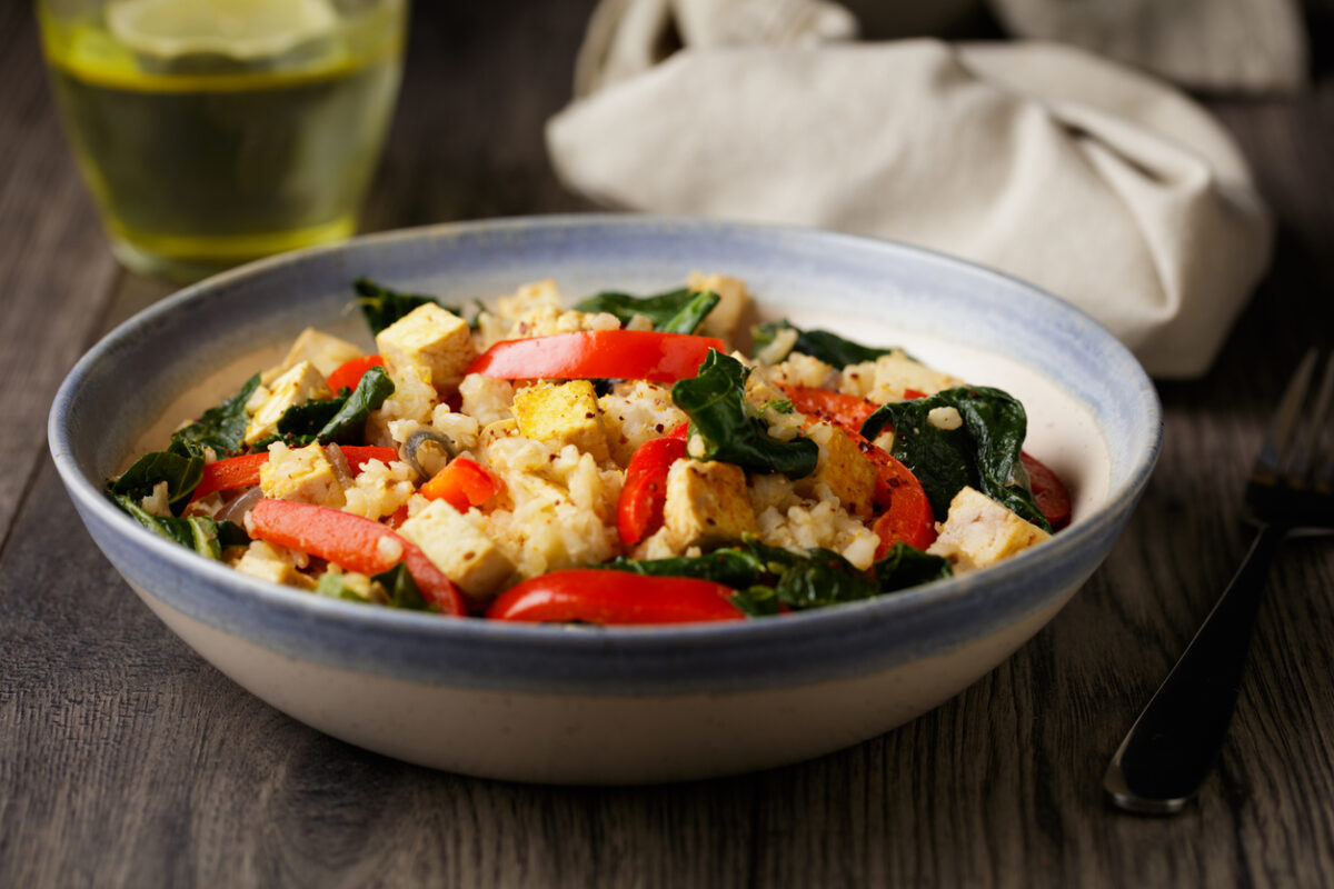 8 Low-Calorie Dinner Recipes to Keep You Satisfied 8 Veggie Stir-Fry with Tofu
