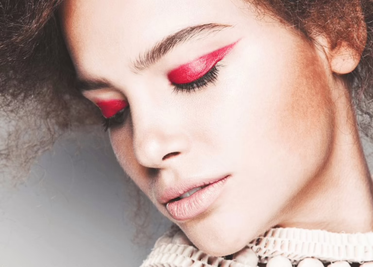 Rocking Red and Burgundy Eyeshadow: A Trendy Guide
