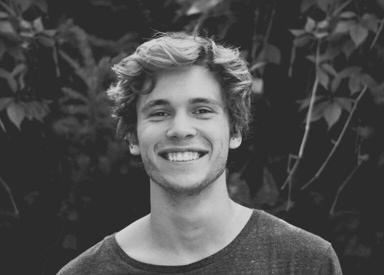 10 Compelling Reasons to Date a Younger Man