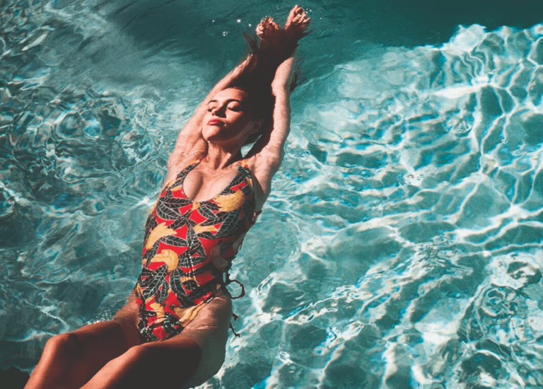 How to Choose a Stylish Swimsuit for Your Unique Body Shape