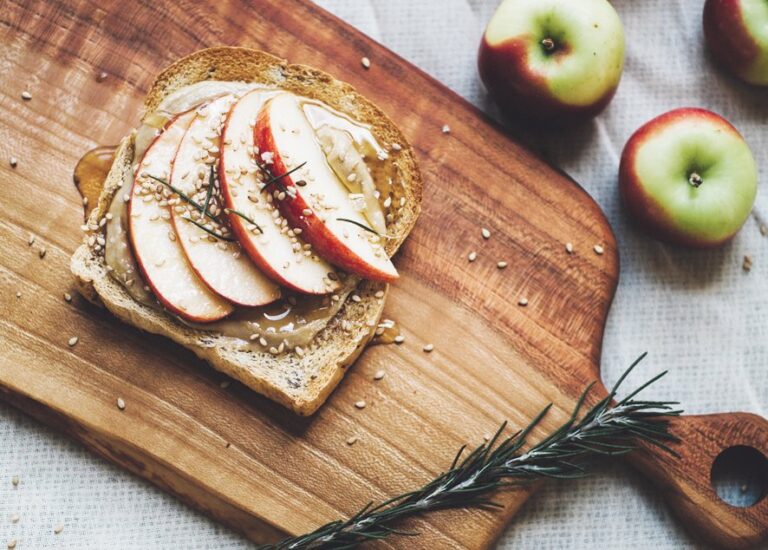 5 Aesthetic and Nutritious Breakfast Toasts to Brighten Your Morning