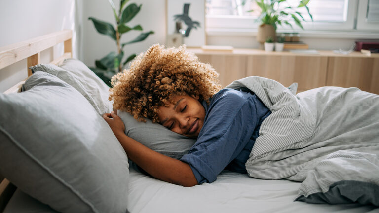 Do women need more sleep than men?