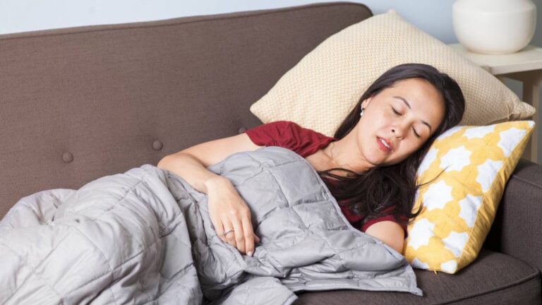 What Are the Cons of Using Too Heavy of a Weighted Blanket? How To Find the Ideal Weight