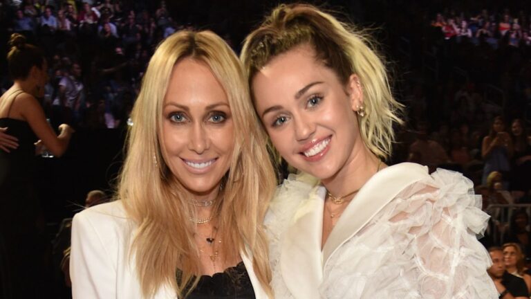 Miley Cyrus twins with mom Tish Cyrus-Purcell at the Palm Springs Film Festival Awards