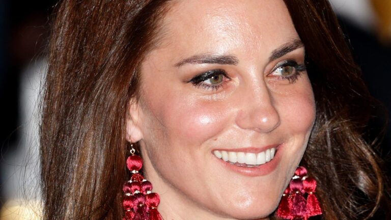 Kate Middleton’s Timeless Crimson Gown: The Ultimate Birthday Party Inspiration