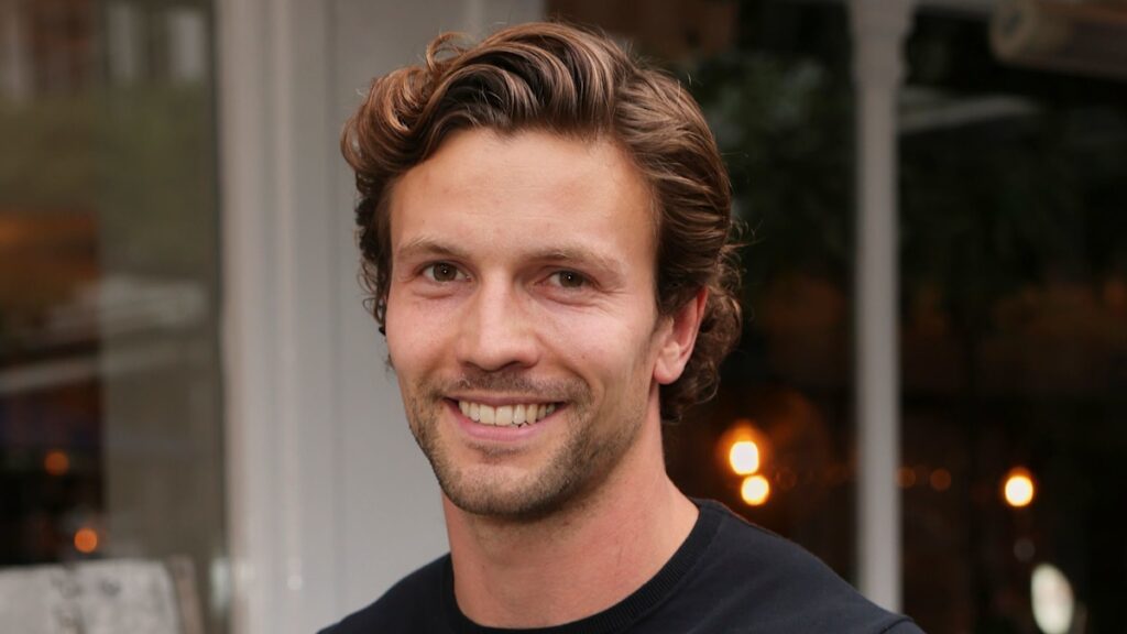 ef2dd47d7f23 leo suter