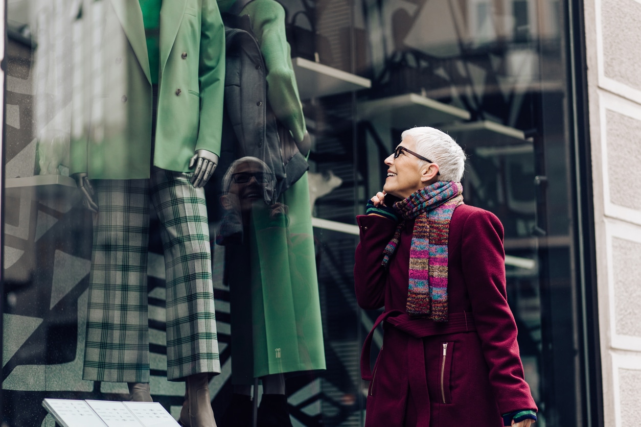 Beautiful urban woman loves fashion