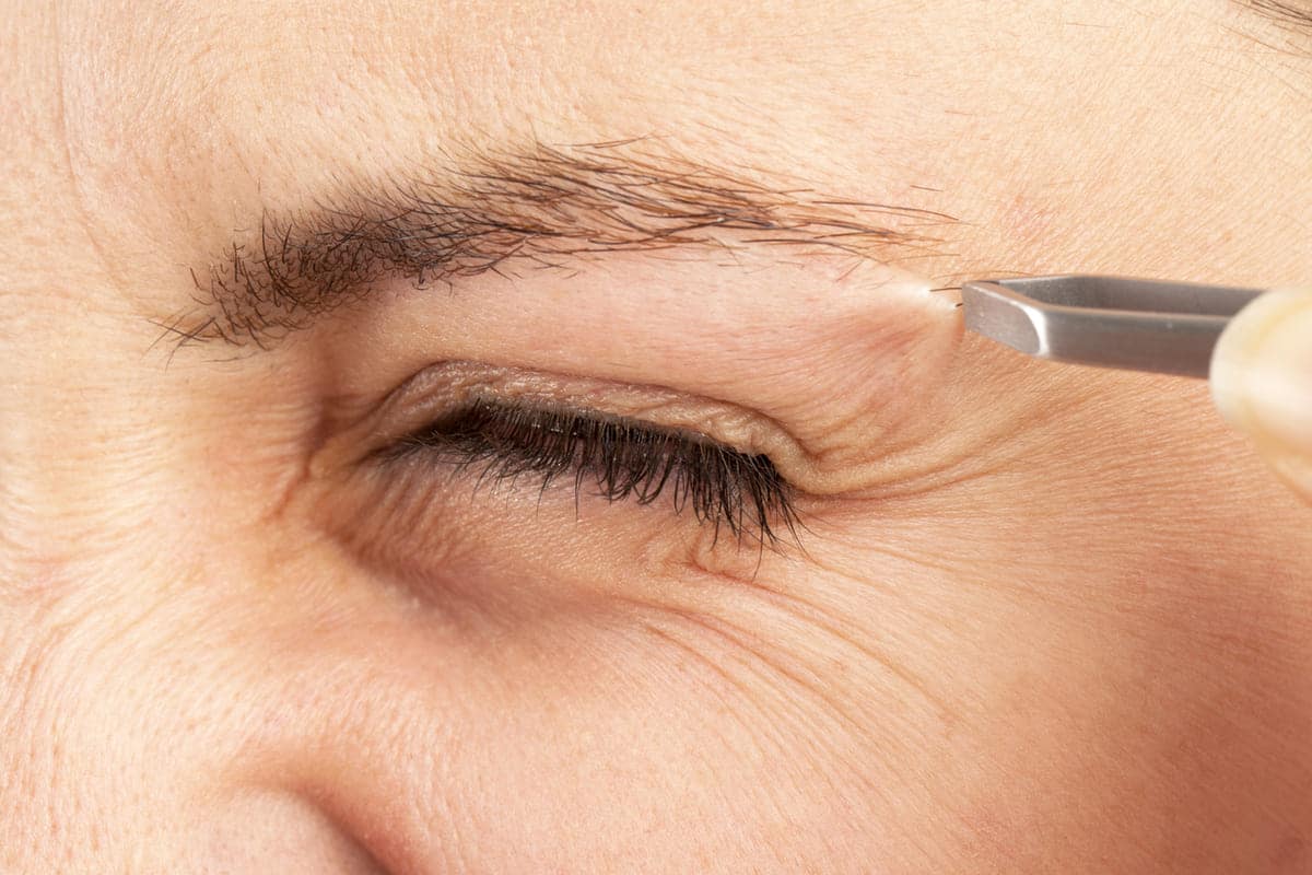 This Brow Trick Will Give You Perfect Eyebrows Everyday 3 plucking or tweezing eyebrows