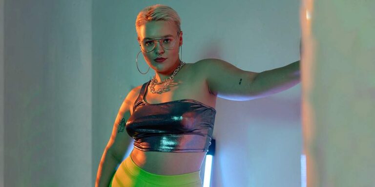 How to Attract a Man with Confidence: A Guide for Plus-Size Women