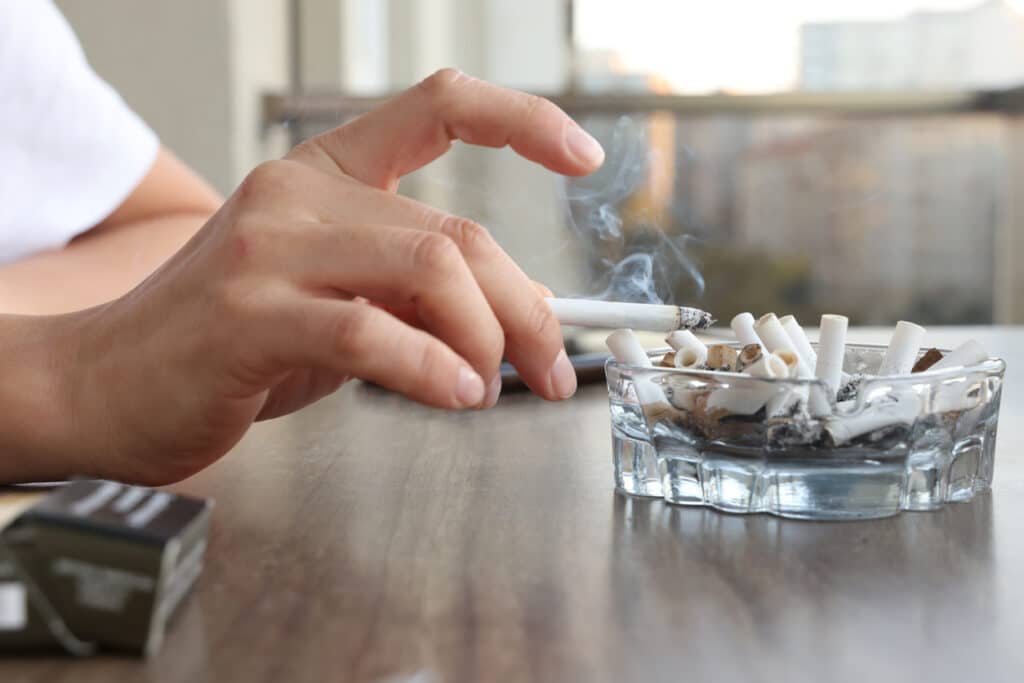 7 Habits that Make You Age Faster 6 Smoking is unhealthy, quit smoking, cigarettes