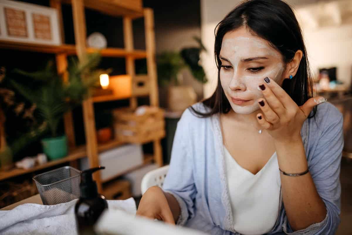 Detox Your Skin With Asarai Face Masks 4 woman applying face mask