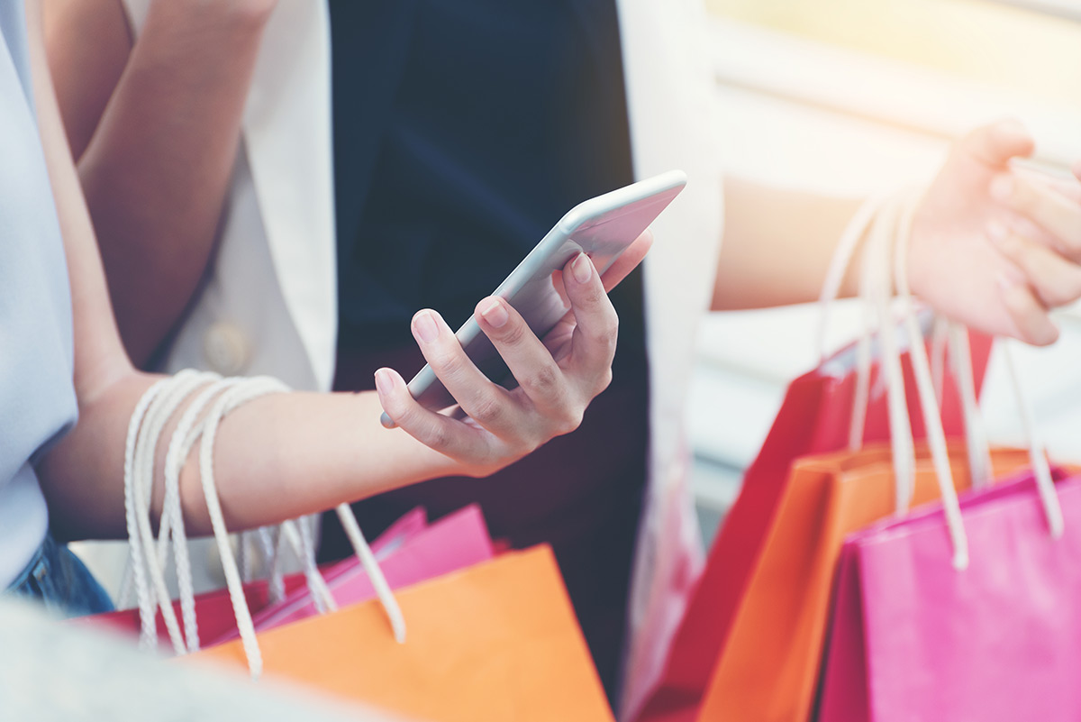 women shopping iphone