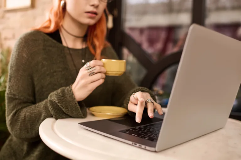 25 Best Work-From-Home Jobs That Pay Weekly – Earn Fast Cash Now!
