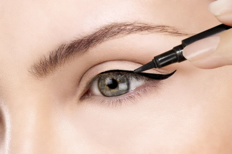 The 9 Best Felt-Tip Eyeliners for Women Over 50: Precision, Long-Last & Gorgeous Definition