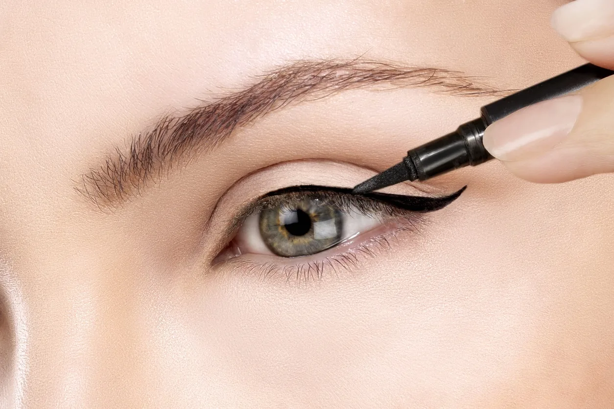 Felt tip eyeliner
