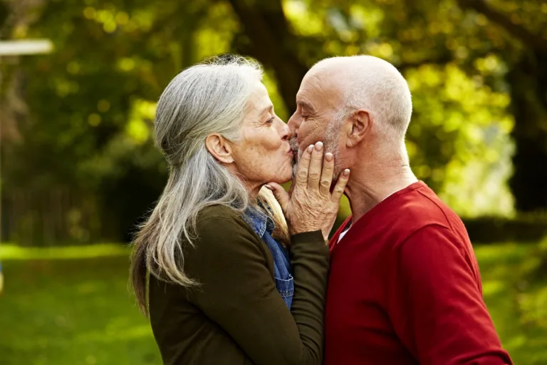 10 Flirty Ways to Get Him to Kiss You (Without the Awkwardness)
