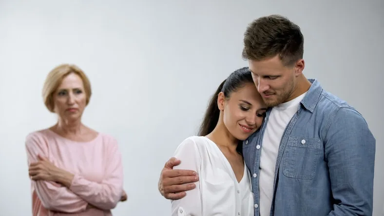 Mom doesnt like childs spouse
