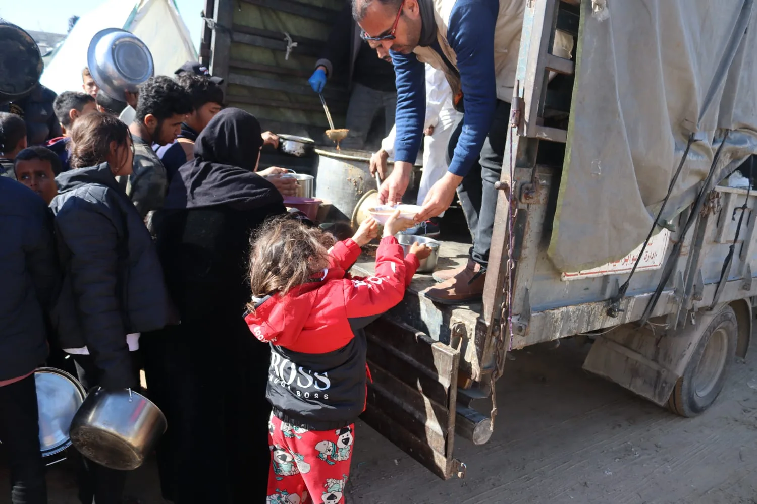 Rafah food distribution2