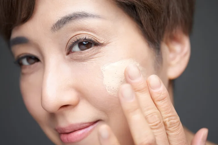 Flawless Foundation: 3 Pro Techniques for a Perfect Base Every Time