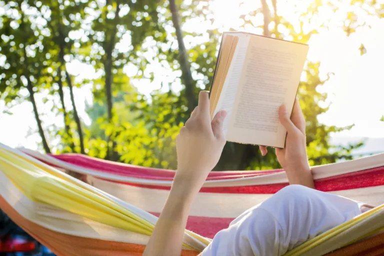 Sandy’s Must-Read Summer Books: 5 Page-Turners to Escape With This Season