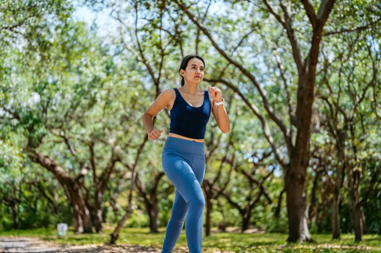 How to Turn an Ordinary Walk Into a Full-Body Fitness Routine